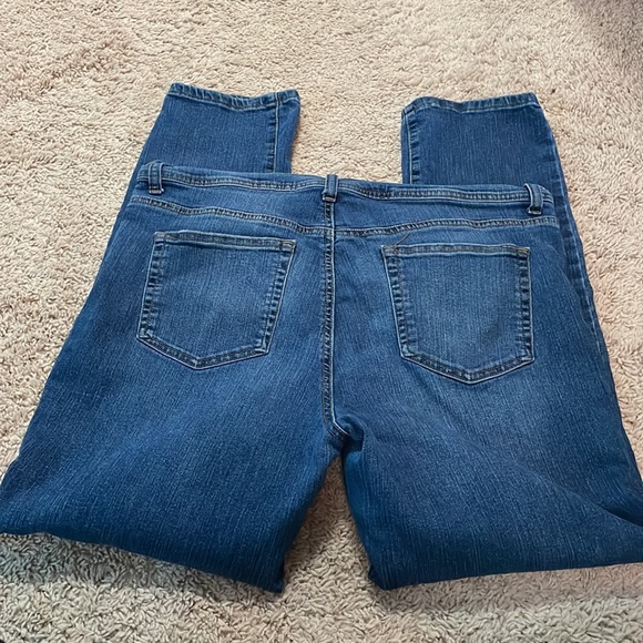 Women's Slim-Leg Jeans - Picture 2 of 4